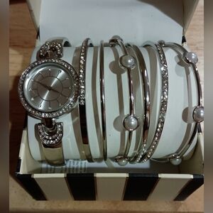 Jessica Carlyle Silver Toned Metal Analog Watch With Stackable Bracelets